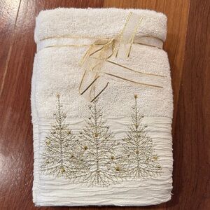 Embroidered Christmas Tree Towel Set